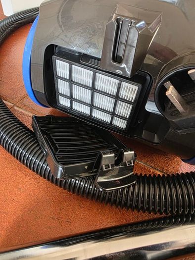 Vacuum cleaner 700W
