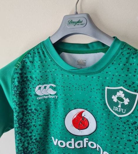 2018-20 Canterbury ireland rugby shirt Size large in good condition