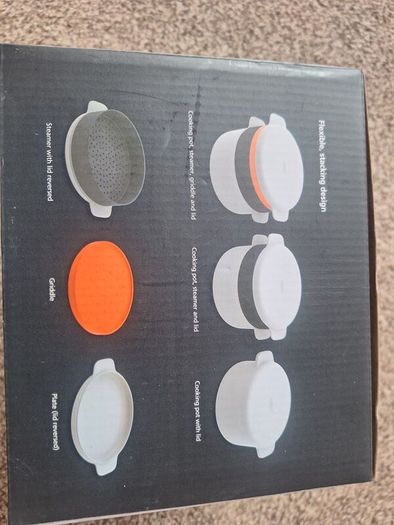 Microwave cooking set.