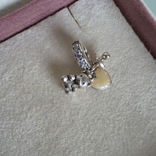Pandora baby treasures charm with Teddy Bear, Pacifier and enamel heart very good condition