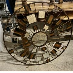 Round mirror