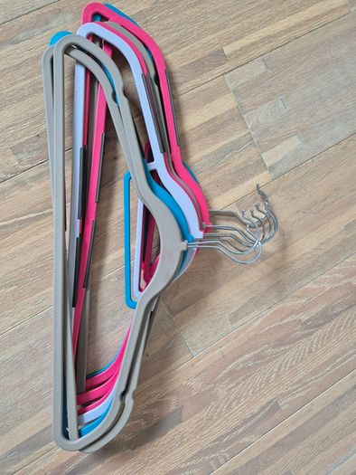 Clothes hangers, Velvet and plastic