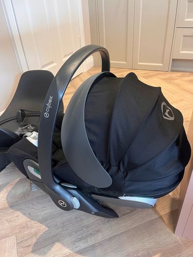 Cybex Cloud Z2 infant car seat and isofix base