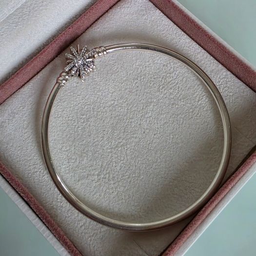 Pandora fireworks bangle bracelet very good condition,for the right size please check the last photo.