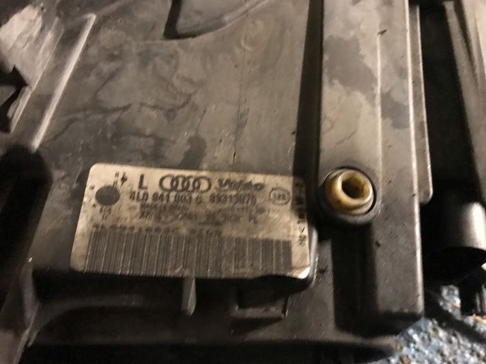 Audi Q7 Front Headlight Brackets