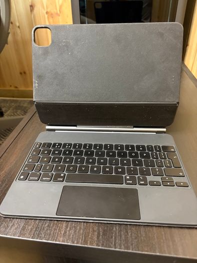 iPad Air 5th Generation + Apple Magic Keybord