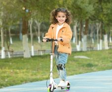Kids Scooter 3-8 Years, Foldable 2-Wheel Scooter with LED Light-Up Wheels, 4 Height Settings, White