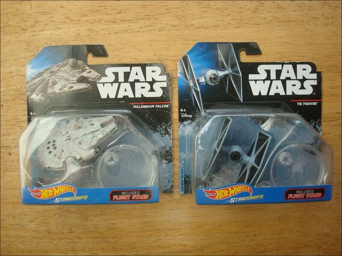 Hot Wheels - Star Wars Millennium Falcon and Tie Fighter - 2014