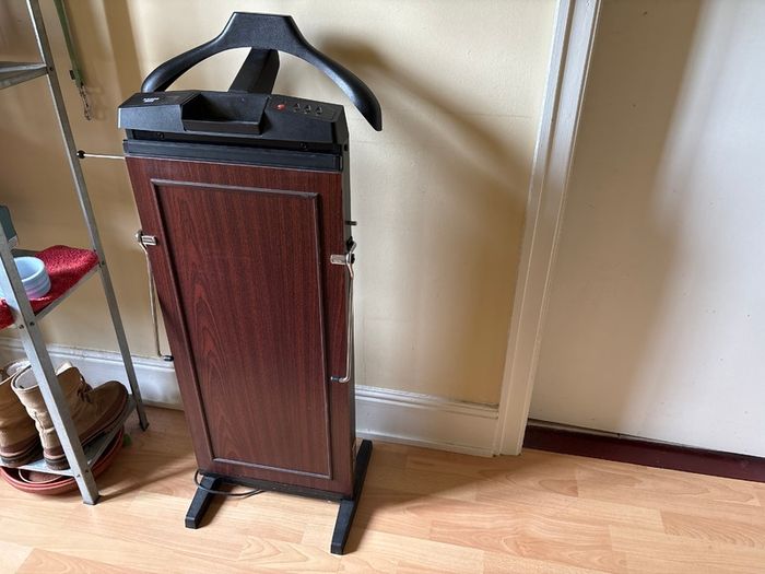 Valet stand