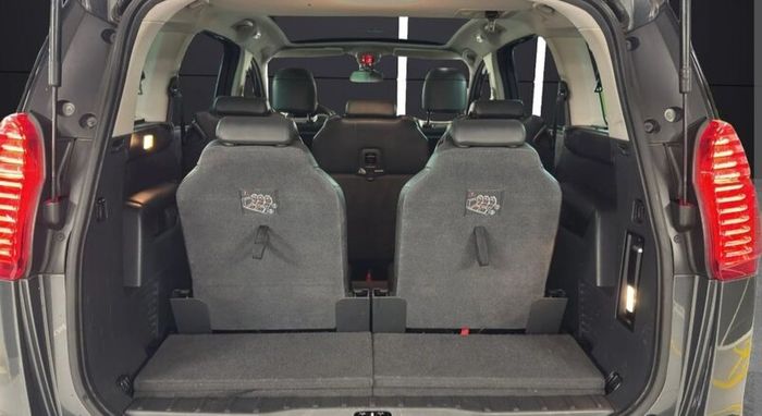 Peugeot 5008 2011
