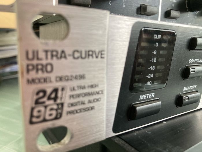 Behringer Ultra Curve DEQ 2496