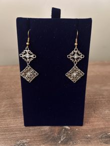 earrings-gold tone