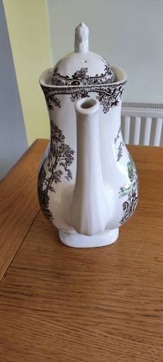 Country Life Large Coffee Pot Featuring Horse & Hounds  Made by Myotts Stafford England