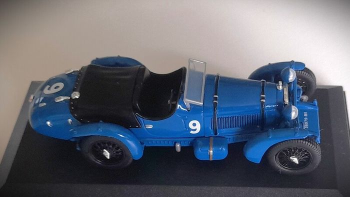 Diecast Model Le Mans Winning Alfa Romeo 8C 2300 Le Mans 1934 1st - IXO 1:43