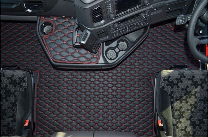Truck floor mat