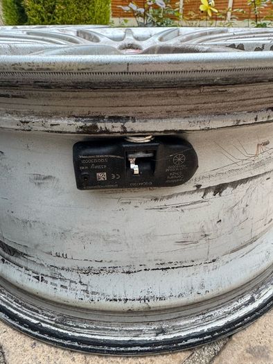 Jaguar alloys with TPMS