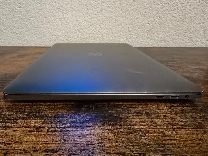 Macbook Pro 13.3" 2020 | 16gb | 2.0ghz I5 | 512gb Ssd