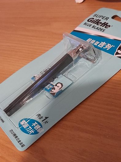 New gillette double sided razor and blades