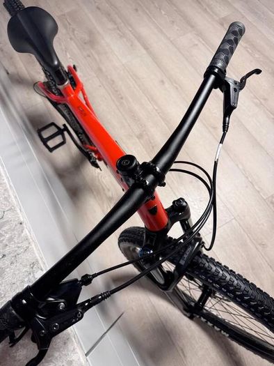 Trek Marlin 6 Mountain Bike + Brand New Full Face Helmet