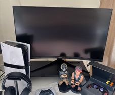 PS5 Pro Ultimate 4K Bundle Barely Used Full warranties