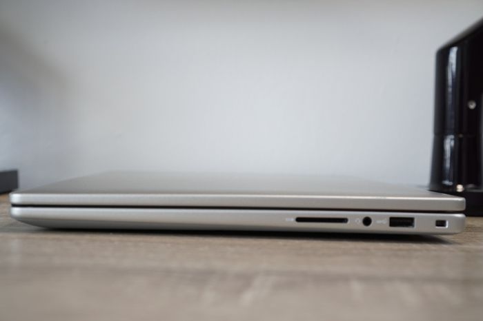 Dell 14 DC14250 | Intel Core 5 120U | 16GB | 512GB
