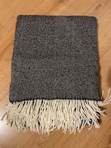 Two navy throws