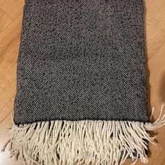 Two navy throws