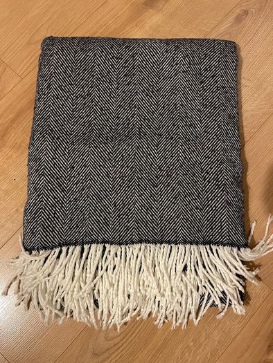 Two navy throws