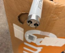 7x 58w fluorescent bulbs 1.5m long