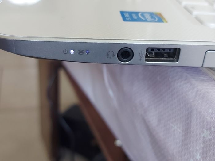 HP Pavilion 15.6 inch Laptop,Model 15-n098sa,  Intel Core i5-4200U CPU, 2.3GHz, 8GB Ram, 1 Terrabyte HDD, Windows 10, Microsoft Edge, Chrome and VLC