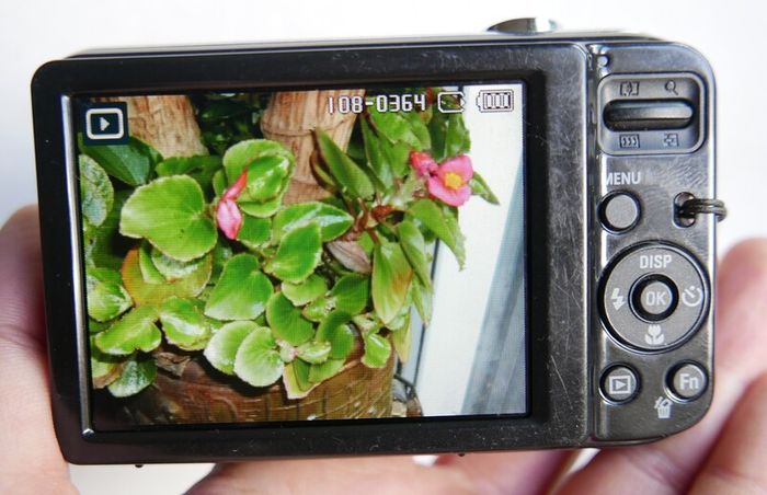 Samsung ES30 Black 12.1MP digital compact camera Tested