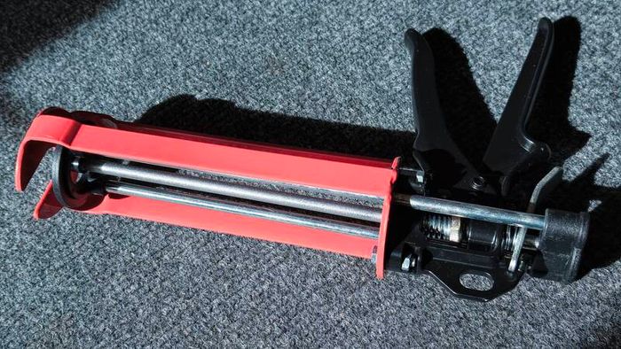 Heavy-Duty Caulking Gun JTOOL380 (Wide Frame)