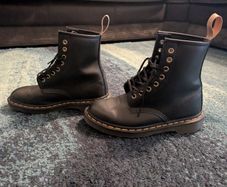 Dr. Martens - size 5