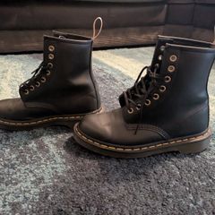 Dr. Martens - size 5