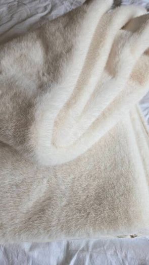 Paoletti Stanza throw cream