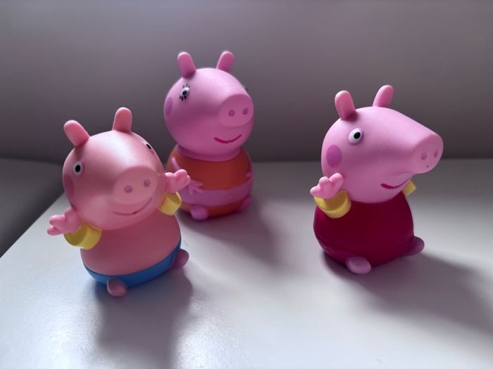 TOMY Toomies Peppa Pig, Mummy & George Bath Squirters, Baby Kids Water Play Toys