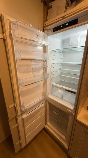 Electrolux 70/30 freezer fridge