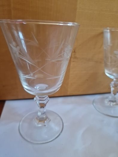 6 Elegant Vintage Etched Wine Glasses