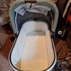 Uppababy Basinette, rain/mosquito over, mattress,