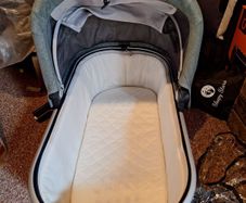 Uppababy Basinette, rain/mosquito over, mattress,