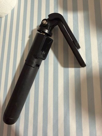Bluetooth selfie stick