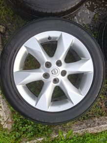17" Genuine Nissan Juke Alloys with tyres