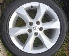 17" Genuine Nissan Juke Alloys with tyres