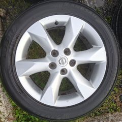 17" Genuine Nissan Juke Alloys with tyres