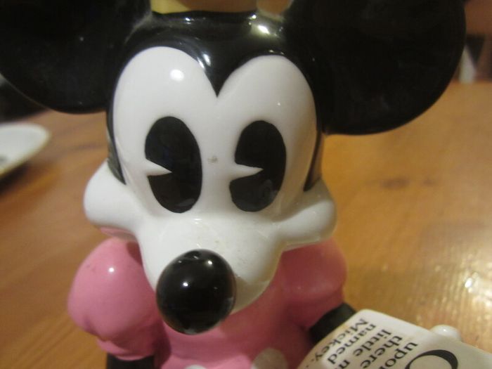 Vintage minni mouse reading, ceramic