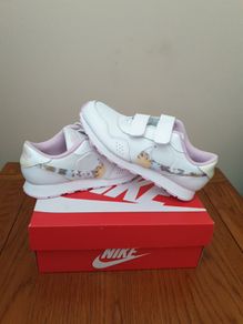 New Nike trainers size 2.5 UK