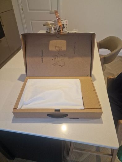 ASUS Vivobook 16