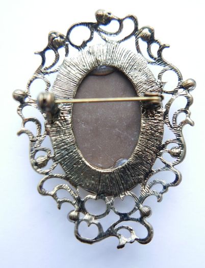 Vintage Cameo Brooch