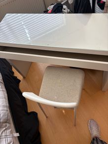 bedroom table