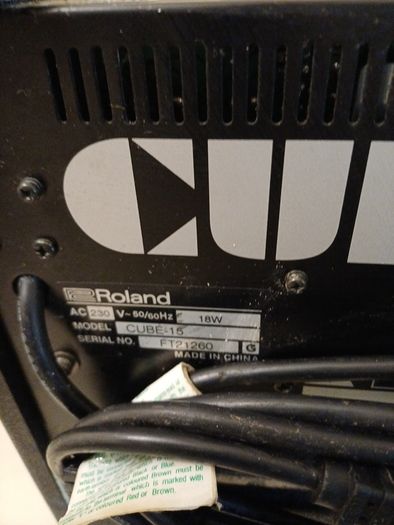 Roland cube guitar amplifier